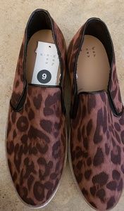 Womens slip on sneakers - size 9